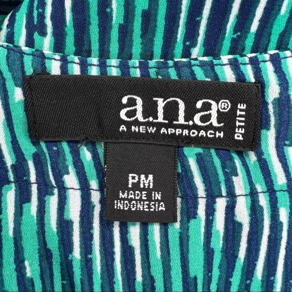 M Petite A.n.a Blue & Green Striped Boho Lace Accent Sleeveless Blouse Medium - Picture 5 of 9